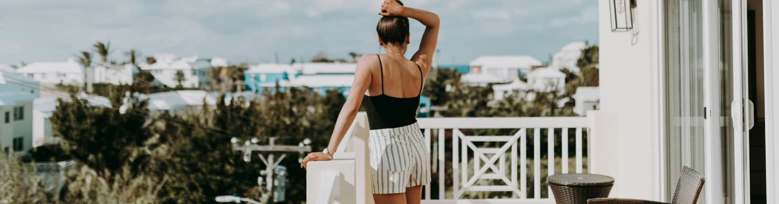 Bermuda hotel pool overlooking the ocean